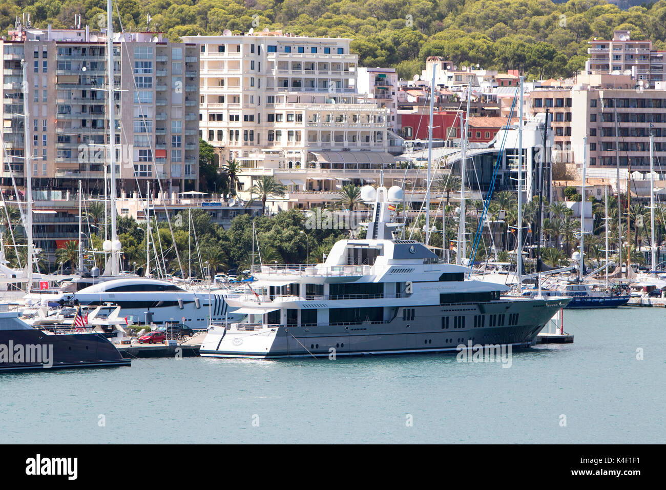 Stella Maris Superyacht amarrés à la baie de Palma de Majorque dans les îles Baléares en Espagne sur la côte sud de Majorque en été Banque D'Images