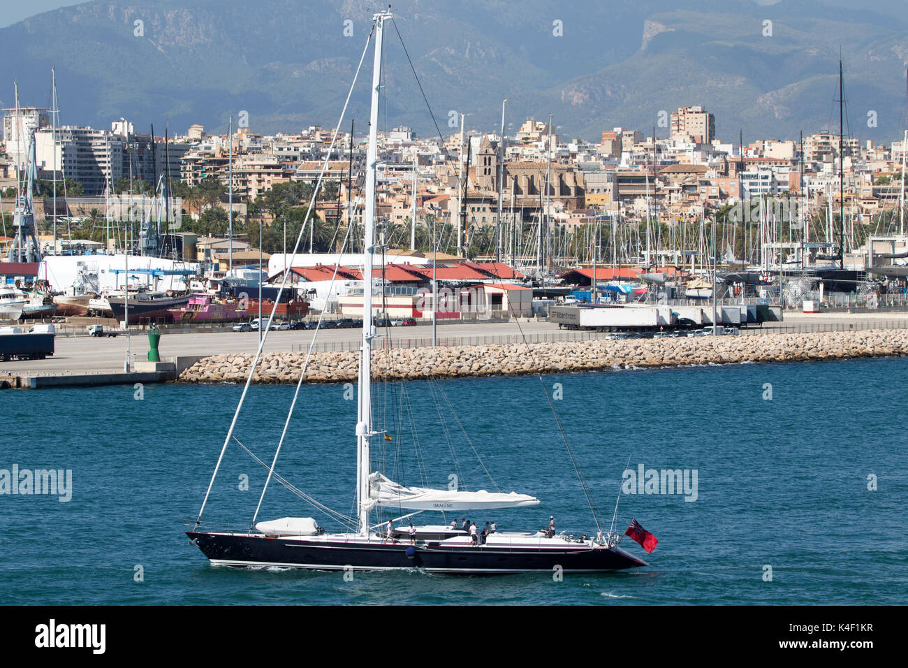 La baie de Palma de Majorque dans les îles Baléares en Espagne sur la côte sud de Majorque en été Banque D'Images