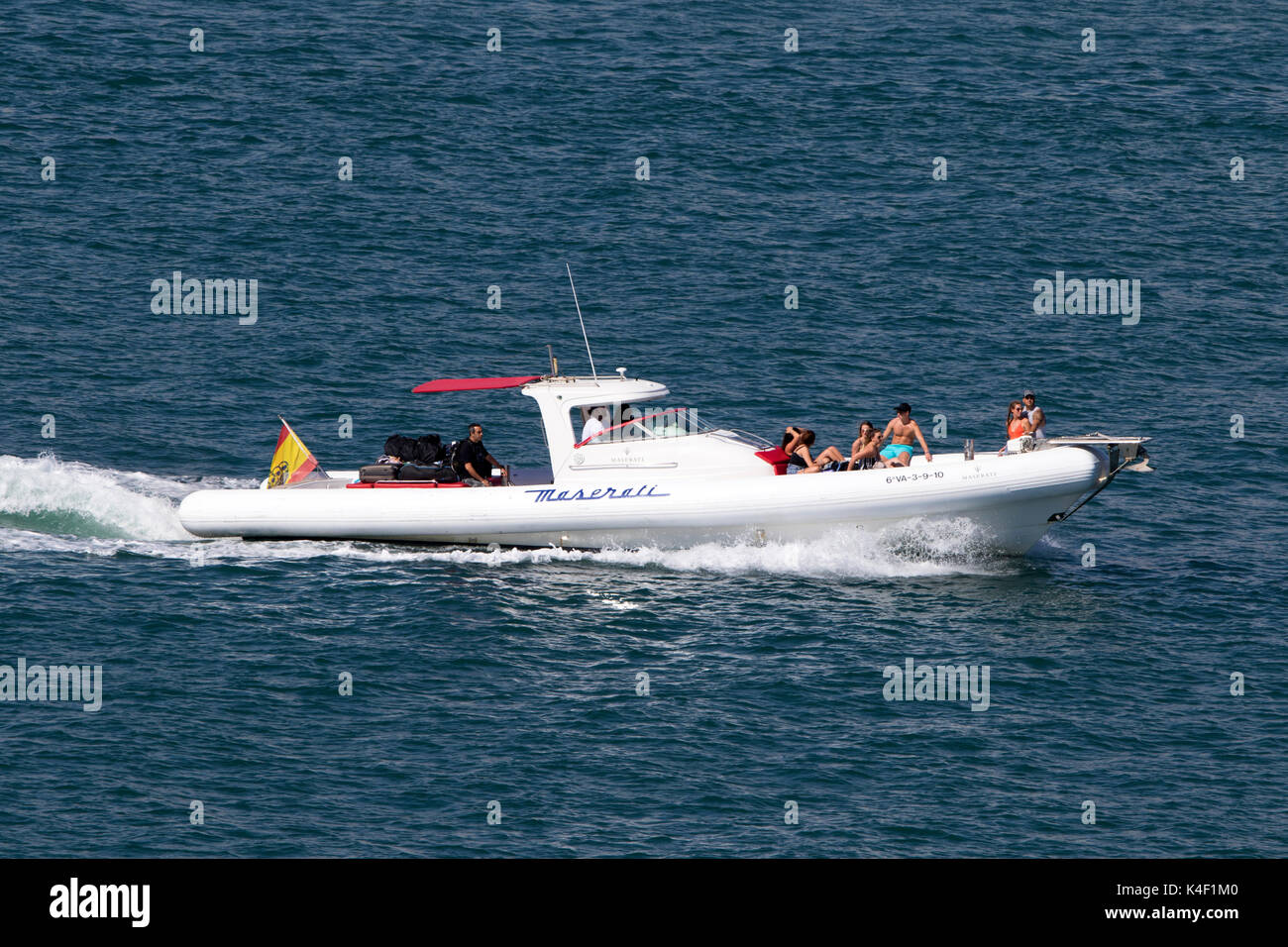 Maserati blanche bateau de vitesse à Palma de Mallorca Majorque mer Méditerranée Banque D'Images