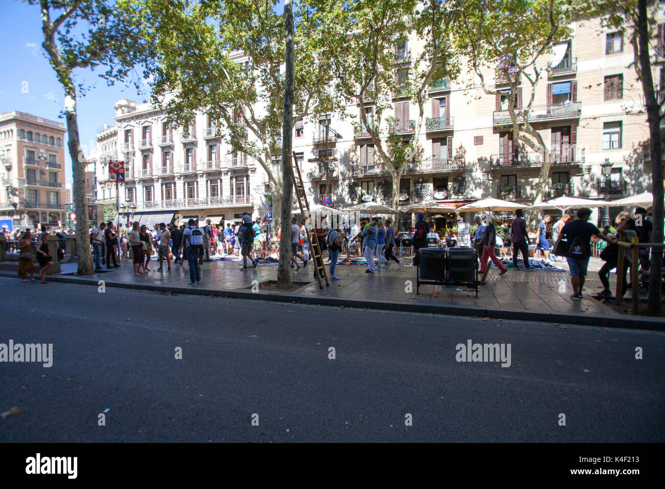 La Rambla rue touristique piétonne dans le centre de Barcelone capitale et plus grande ville de la Catalogne, en Espagne Banque D'Images