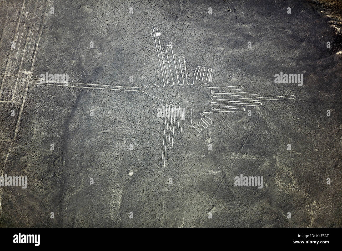 La Hummingbird, lignes de Nazca, (ancienne géoglyphes et site du patrimoine mondial) dans le désert près de Nazca, Ica, Pérou, Amérique du Sud - vue aérienne Banque D'Images