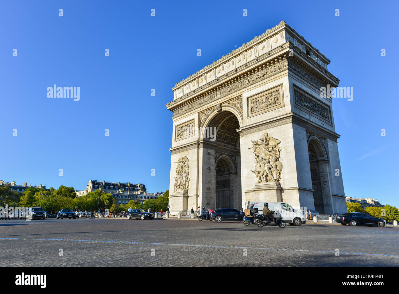 PARIS-FRANCE, 14 octobre 2014 : l'Arc de Triomphe est un des monuments les plus célèbres de Paris, debout à l'extrémité ouest de l'Avenue des Champs Elysées Banque D'Images