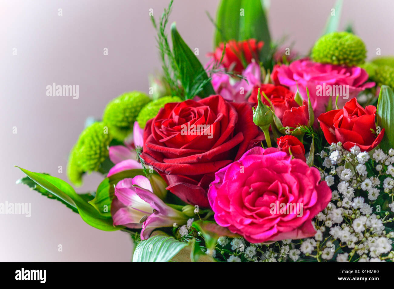 Bouquet de rose, des tons verts, beau bouquet de fleurs, fleur boquet, rose  et roses rouges Photo Stock - Alamy