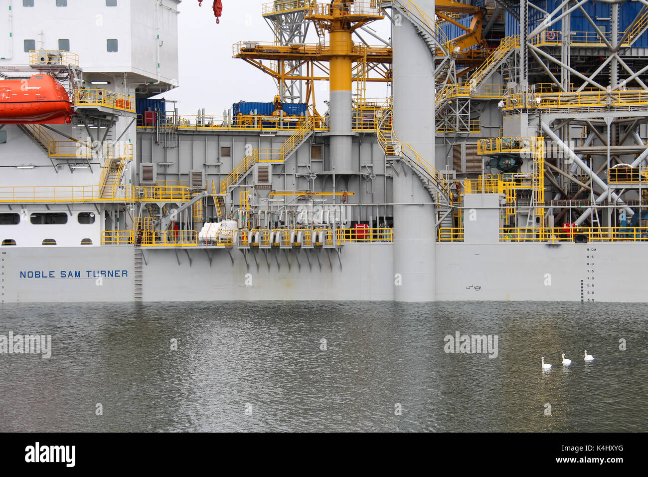 Canal caland, Rotterdam, Pays-Bas, le 29 mai 2014 : le jack-up rig sam noble turner au cours de son congé de l'dockwise ship fiduciaire Banque D'Images