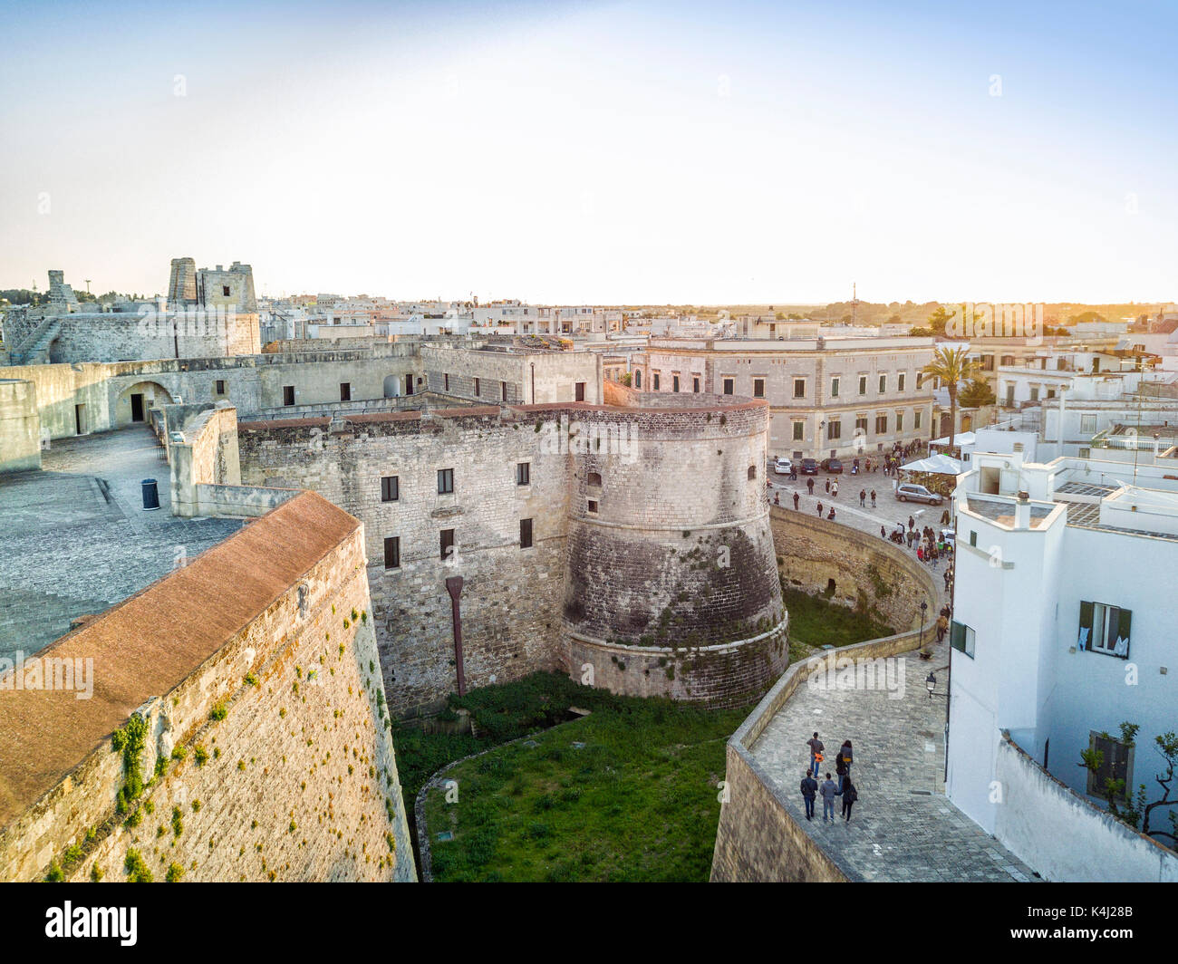 Otranto avec château Aragonais historique dans le centre-ville, Pouilles, Italie Banque D'Images