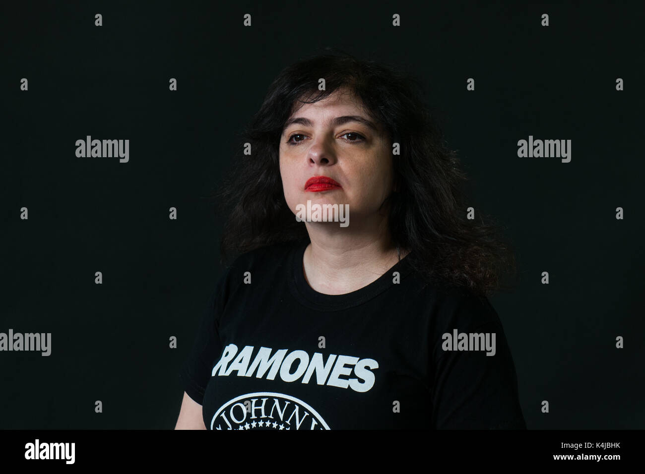 Journaliste argentin, romancier, nouvelliste et Mariana Enriquez assiste à un photocall au cours de l'Edinburgh International Book Festival en août Banque D'Images