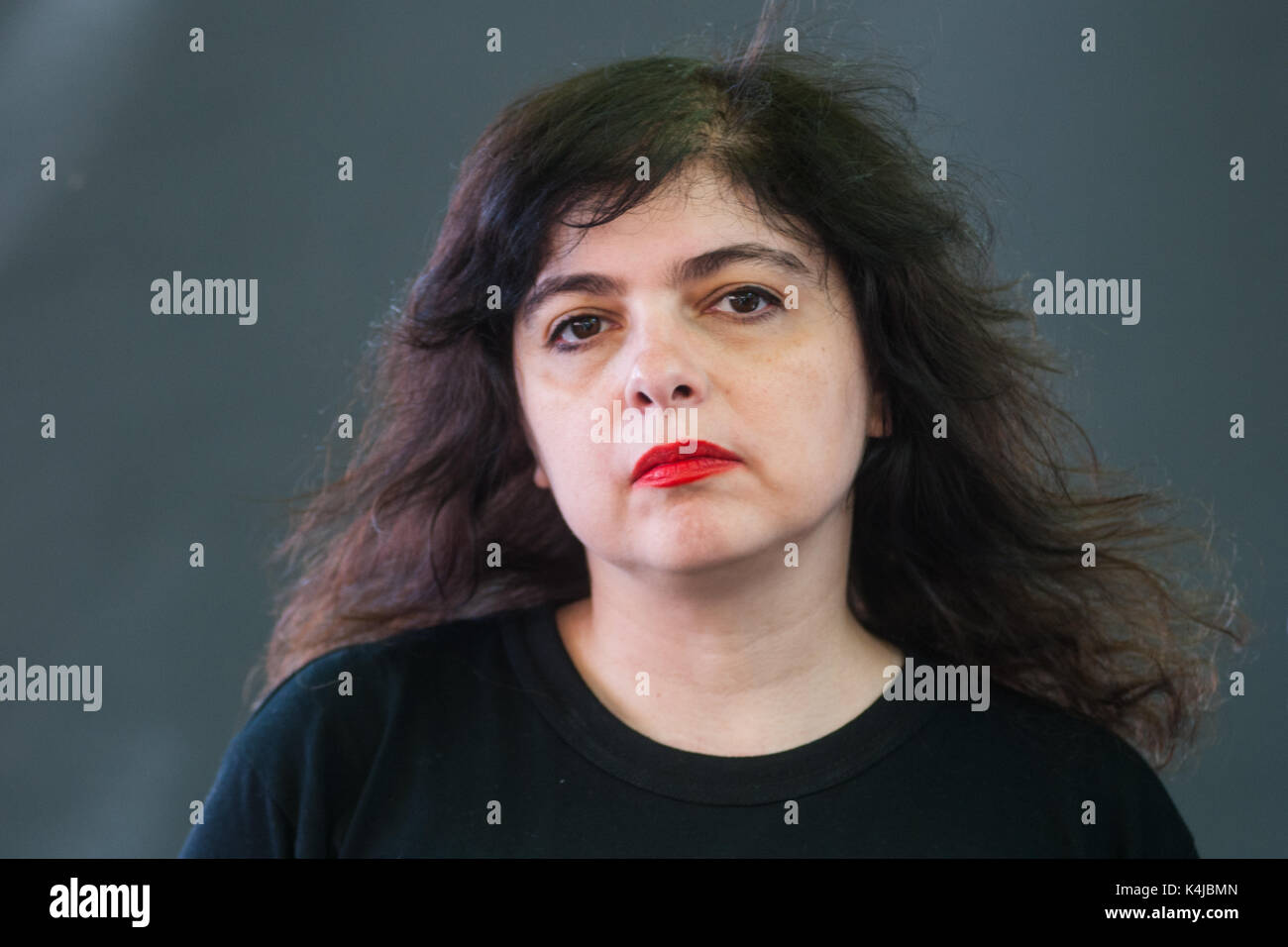 Journaliste argentin, romancier, nouvelliste et Mariana Enriquez assiste à un photocall au cours de l'Edinburgh International Book Festival en août Banque D'Images