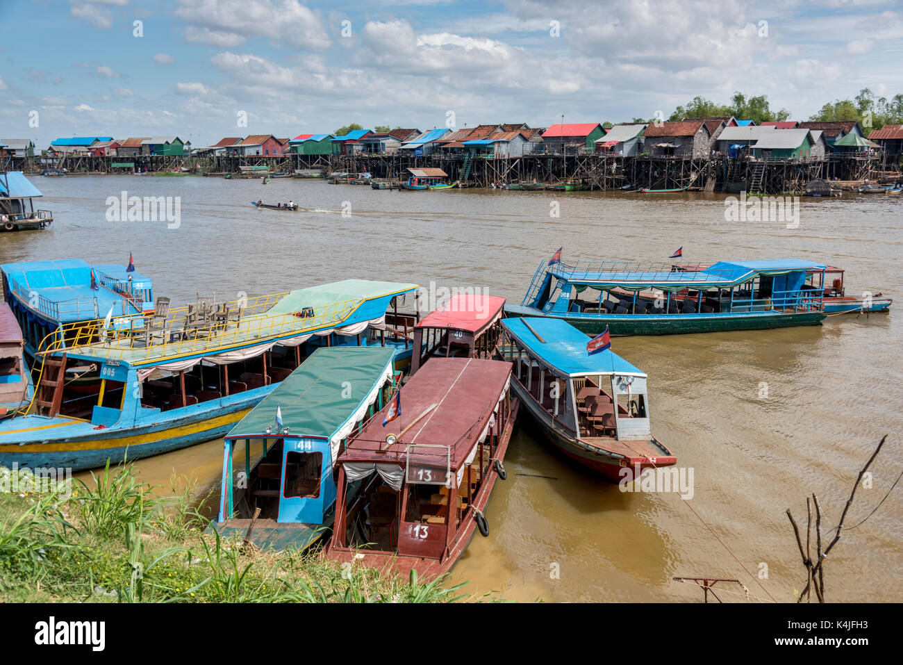 Bateaux dans lac Tonle Sap, Kampong phluk, Siem Reap, Cambodge Banque D'Images