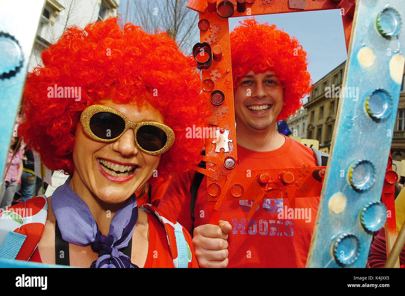 Brighton Festival children's parade 2008 Le thème de cette année est les jeux d'enfants. crédit terry applin Banque D'Images