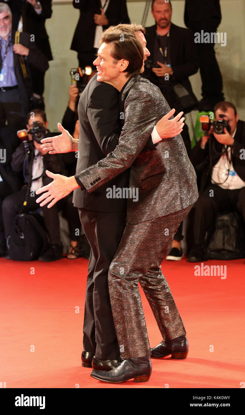 L'Europe, Italie, Lido di Venezia, 05 septembre, 2017 : l'acteur Jim Carrey au tapis rouge du film 'Jim et Andy : l'au-delà' , directeur Chris Smith, 74e Festival International du Film de Venise © Crédit Ottavia Da Re/Sintesi/Alamy Live News Banque D'Images