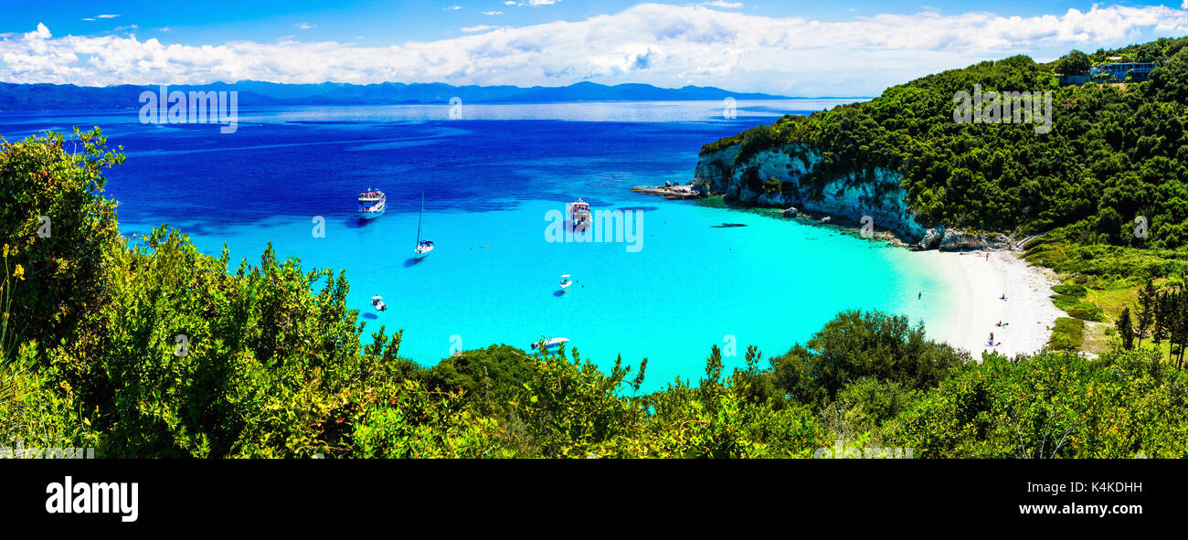 Turquoise incroyables plages de sable blanc de îles ioniennes antipaxos - Grèce. Banque D'Images