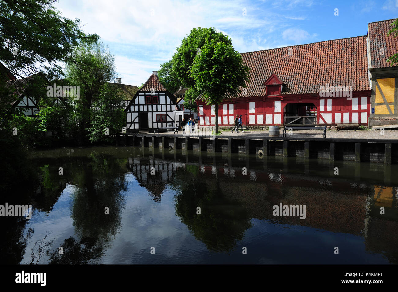 Voyagez dans le temps à Den Gamle By (la vieille ville), un musée folklorique en plein air connu à Aarhus, Danemark. Avec 75 bâtiments historiques soigneusement déplacé ici Banque D'Images