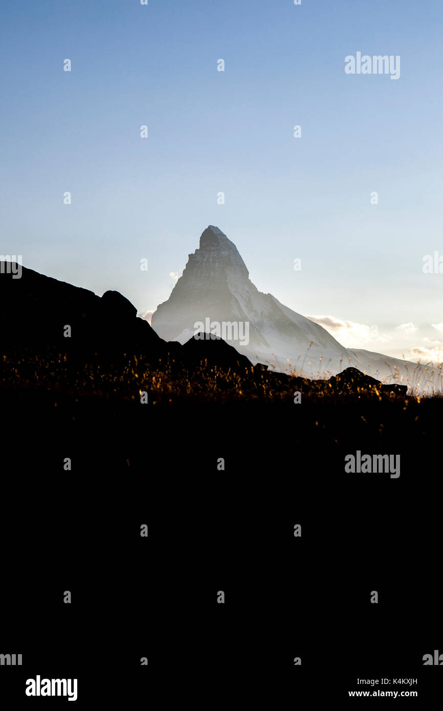 La silhouette du Cervin avant le crépuscule. zermatt canton du Valais Alpes Pennines suisse Banque D'Images