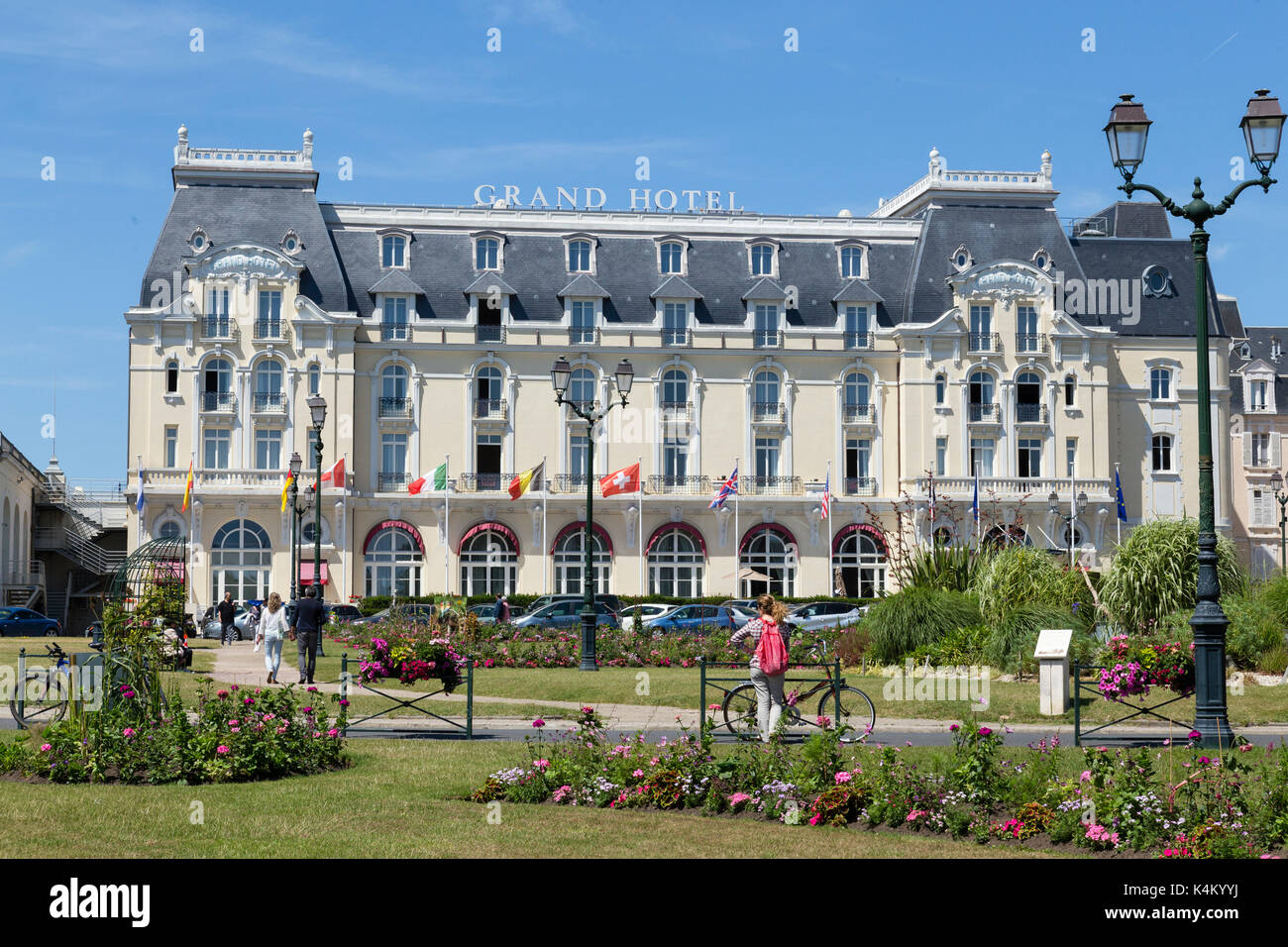 France, Calvados (14), Cabourg, le Grand Hôtel vu côté ville // France, Calvados, Cabourg, le Grand Hôtel vu du côté de la ville Banque D'Images