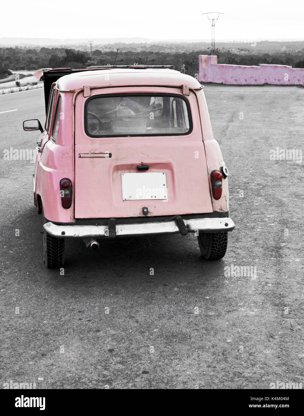 Voiture rétro de couleur rose Banque D'Images