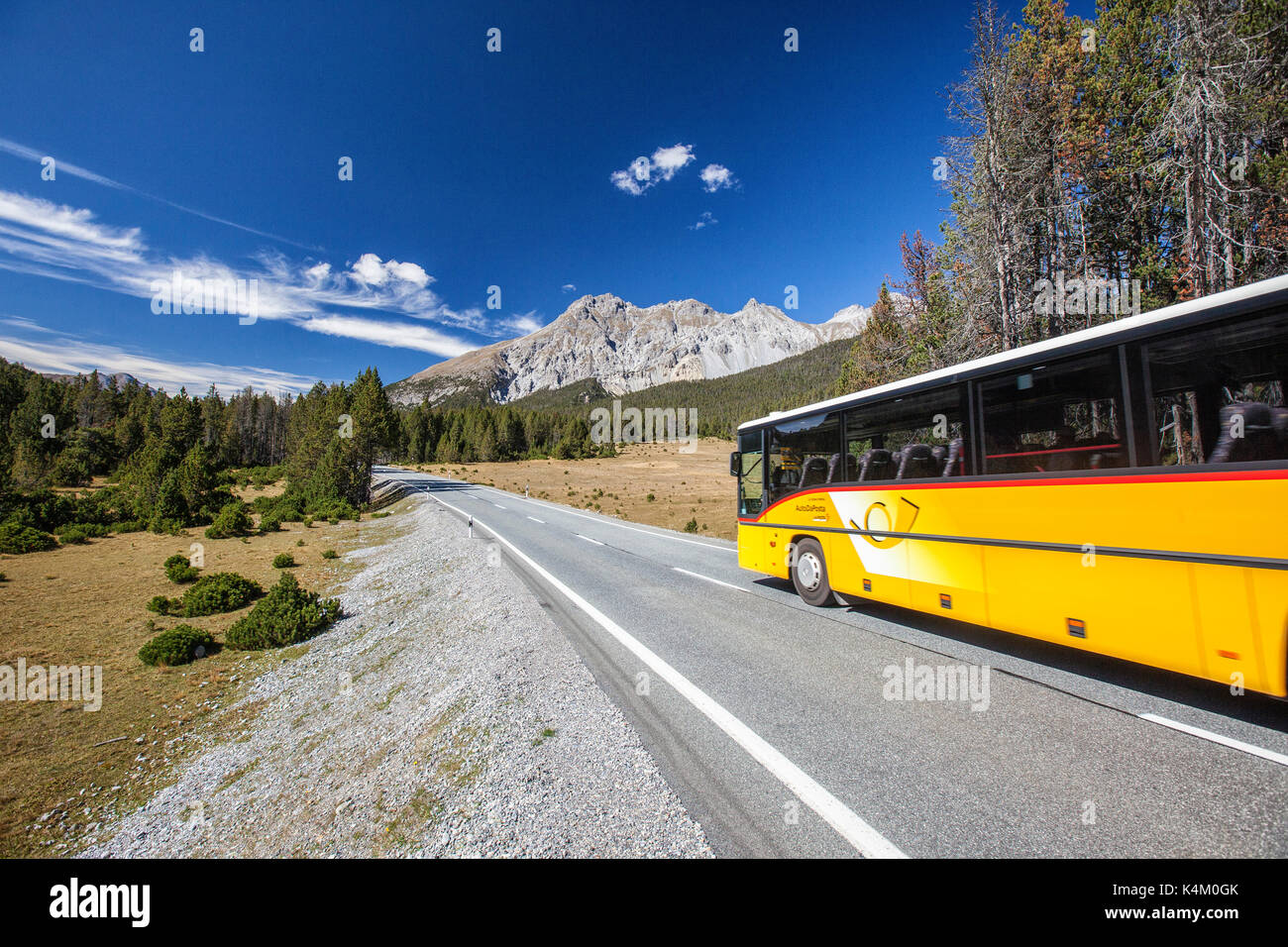 Bus postal à Umbrail Pass, Val Müstair, Svizzera Banque D'Images