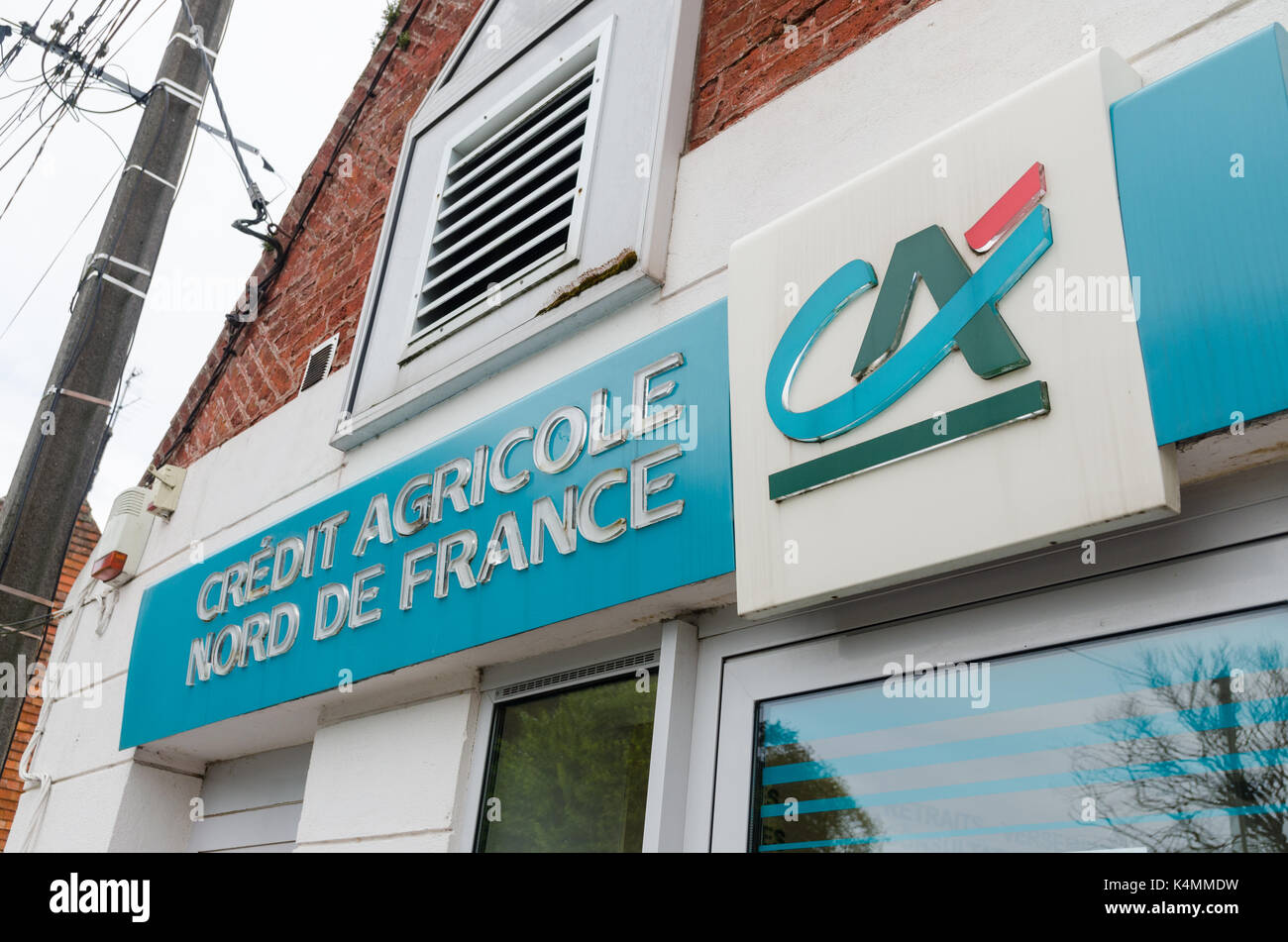 Signe extérieur d'une succursale du Crédit Agricole Nord de France à Hardinghen, Pas-de-Calais Banque D'Images