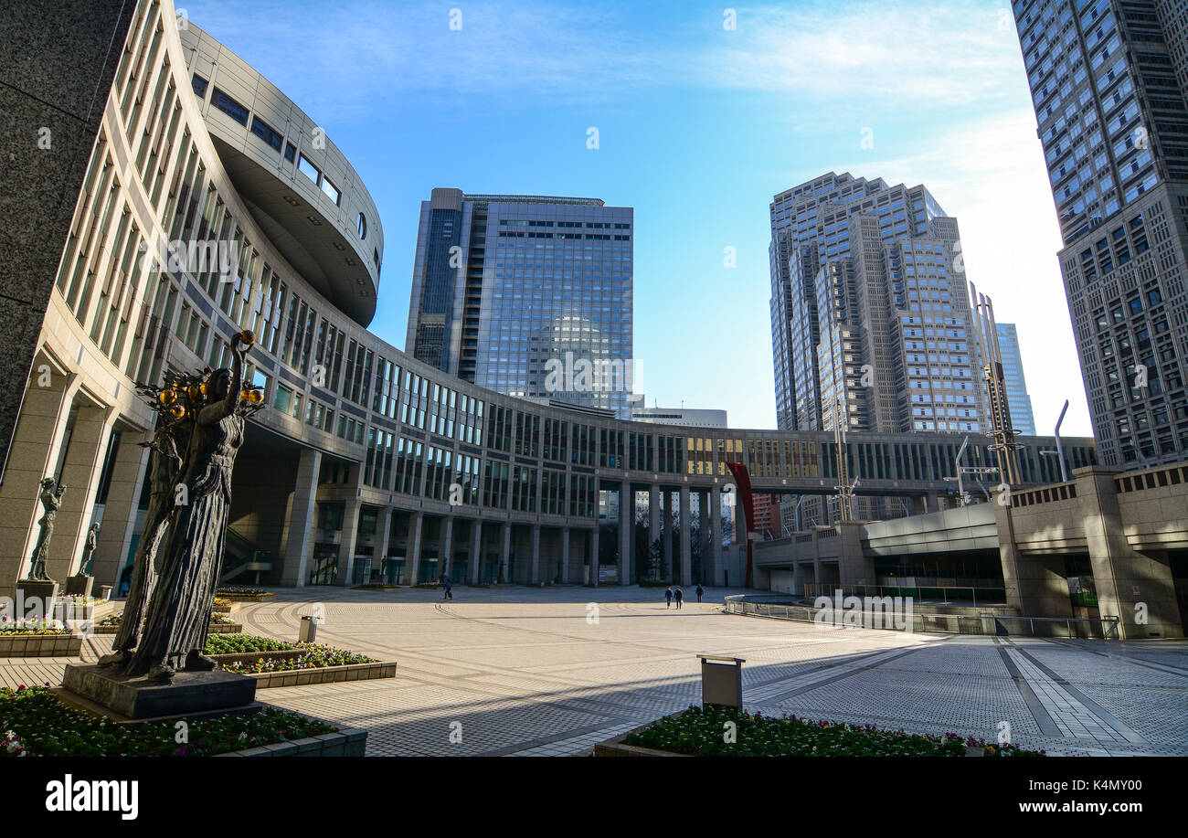 Tokyo, Japon - Jan 3, 2016. gouvernement métropolitain de Tokyo au Japon de maisonnettes. Les bâtiments sont devenus la face de la côté ouest de la gare de Shinjuku. Banque D'Images