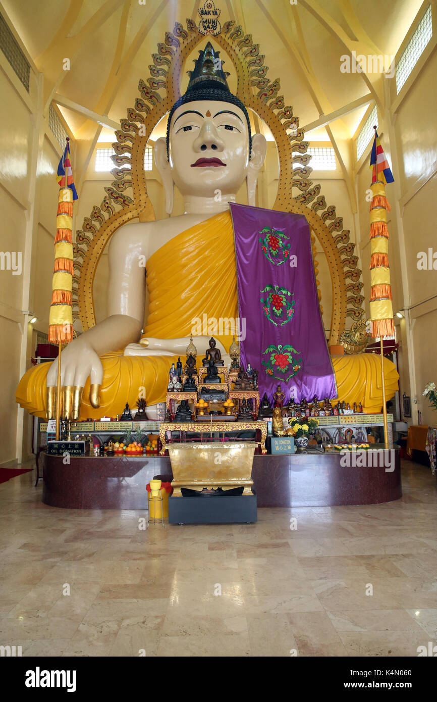 Grande statue de Bouddha Shakyamuni, assis Bouddha Sakyamuni gaya temple, Singapour, en Asie du sud-est, l'Asie Banque D'Images