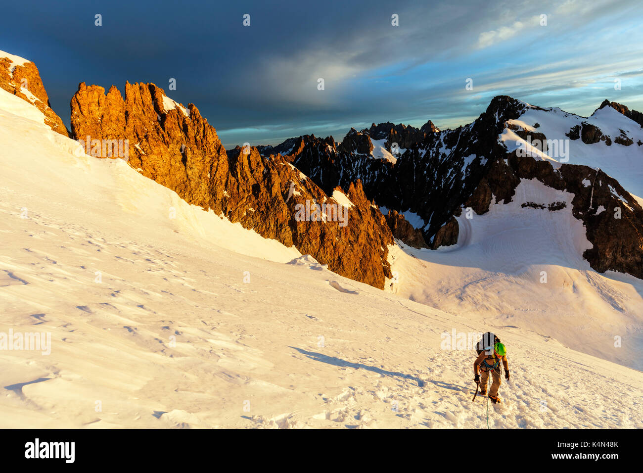 Grimpeur sur un glacier, barre des Ecrins, parc national des Ecrins, alpes dauphine française, haute alpes, France, Europe Banque D'Images