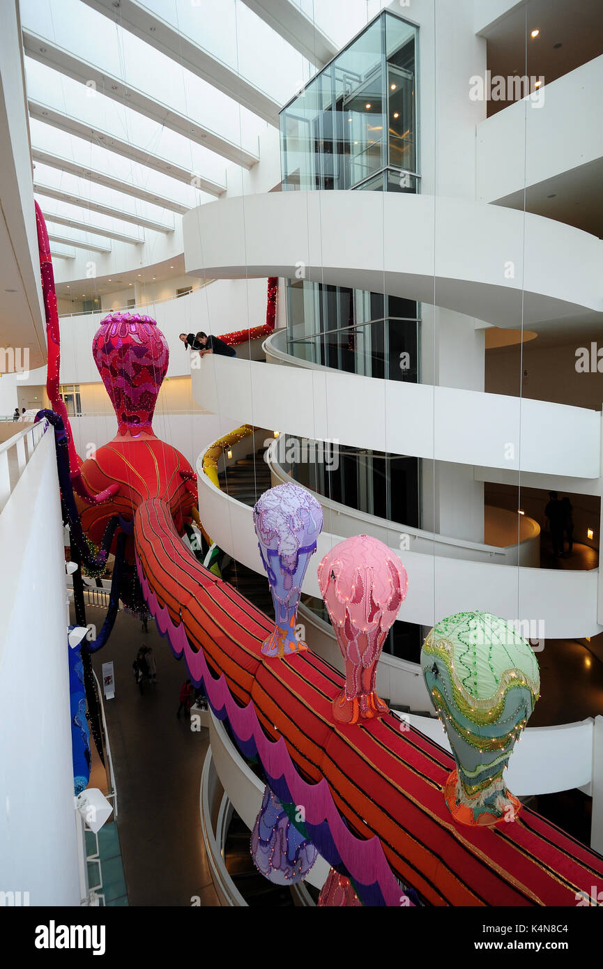 Valkyrie Ran, un 50 mètres de long d'installation textile créé par l'artiste Joana Vasconcelos, présentée au Kunstmuseum à ARos Aarhus, Danemark Banque D'Images