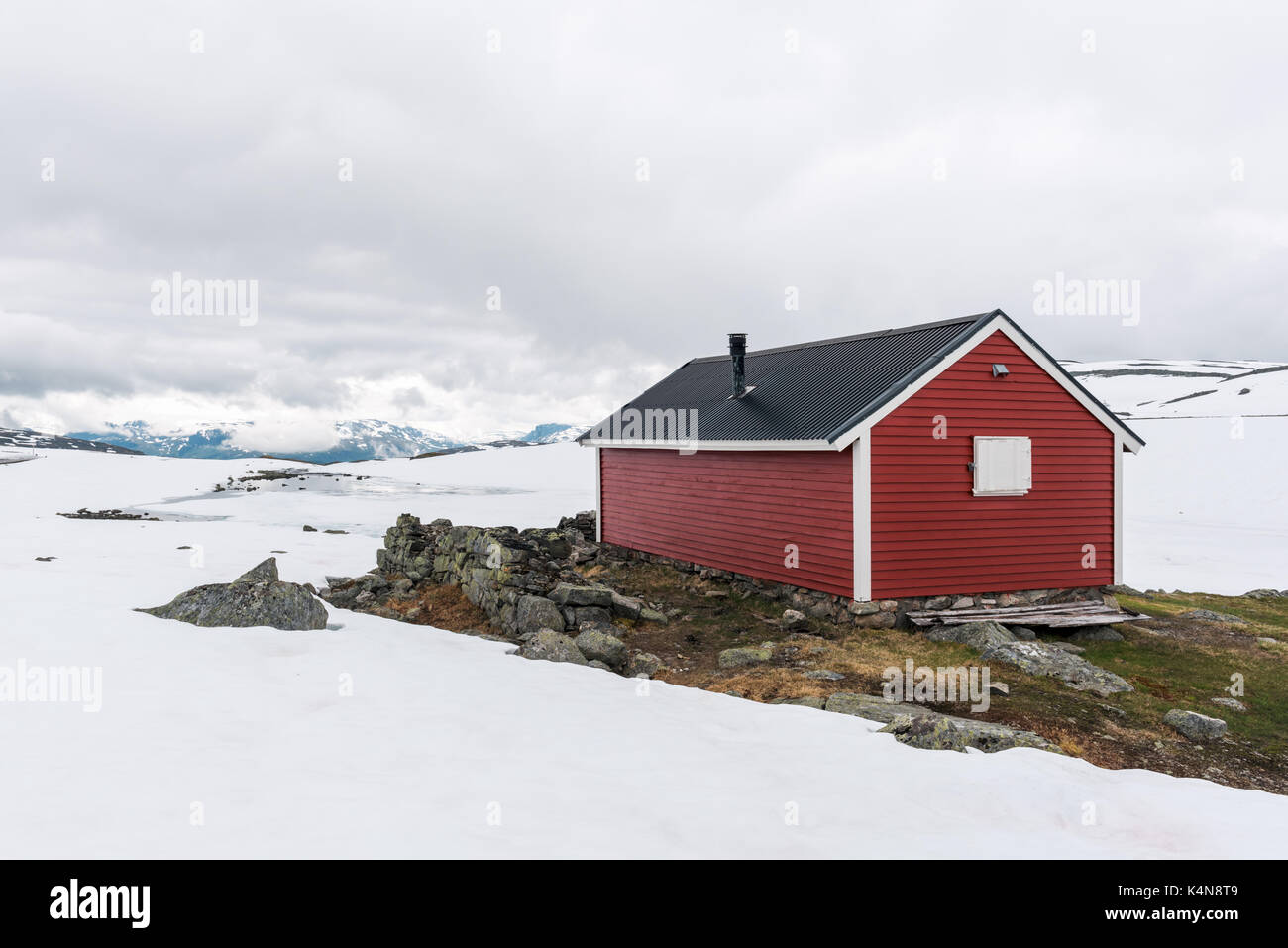 Norvégien typique maison en bois rouge Banque D'Images