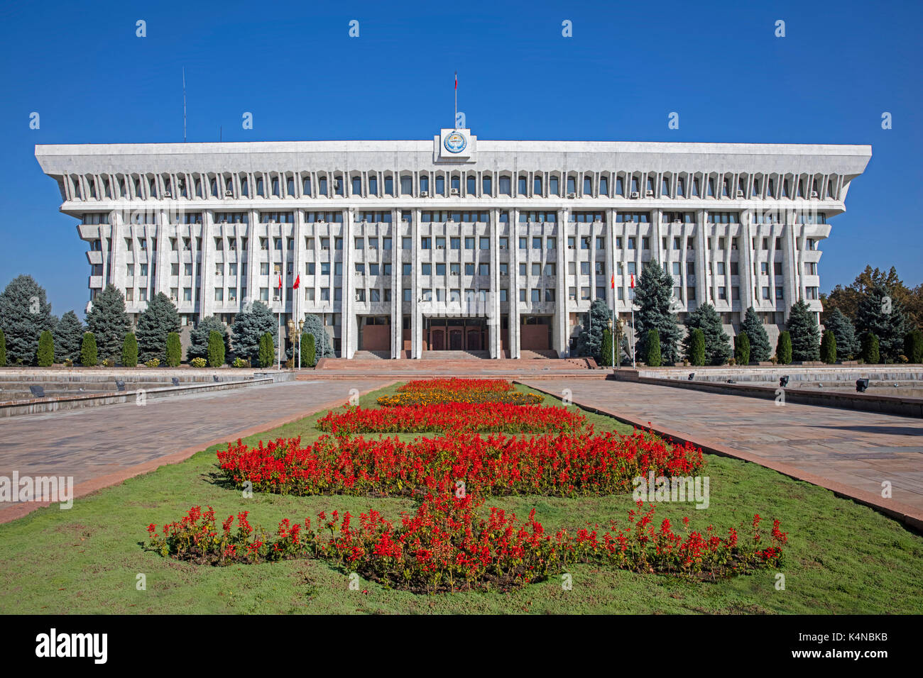 La maison blanche, le palais présidentiel construit en style moderne stalinien à Bichkek, Kirghizistan Banque D'Images