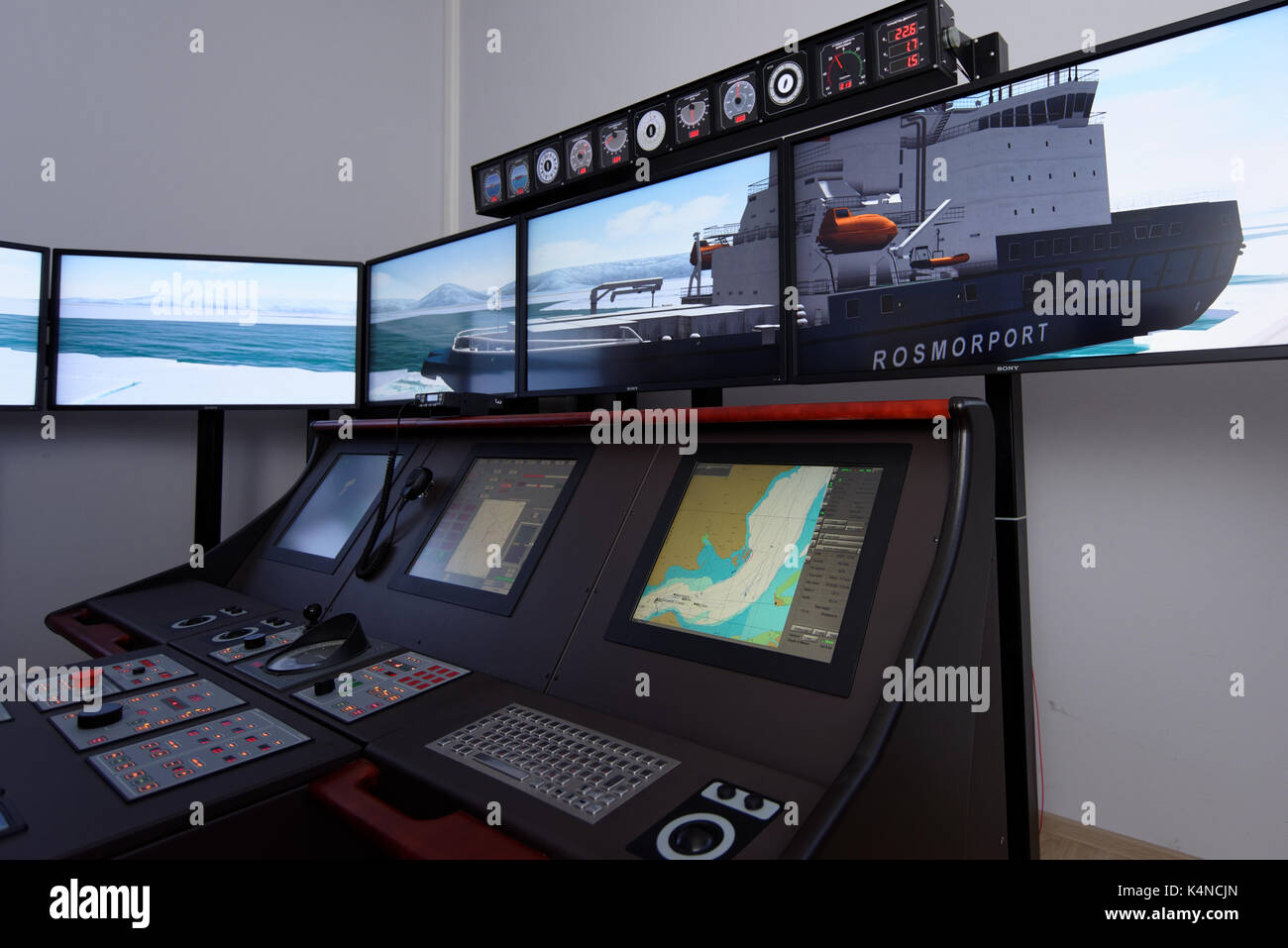 Saint-pétersbourg, Russie - le 22 septembre 2015 : simulateur marin dans le centre de formation sur la navigation dans les glaces de Krylov state research center. Nouvelle formation prog Banque D'Images