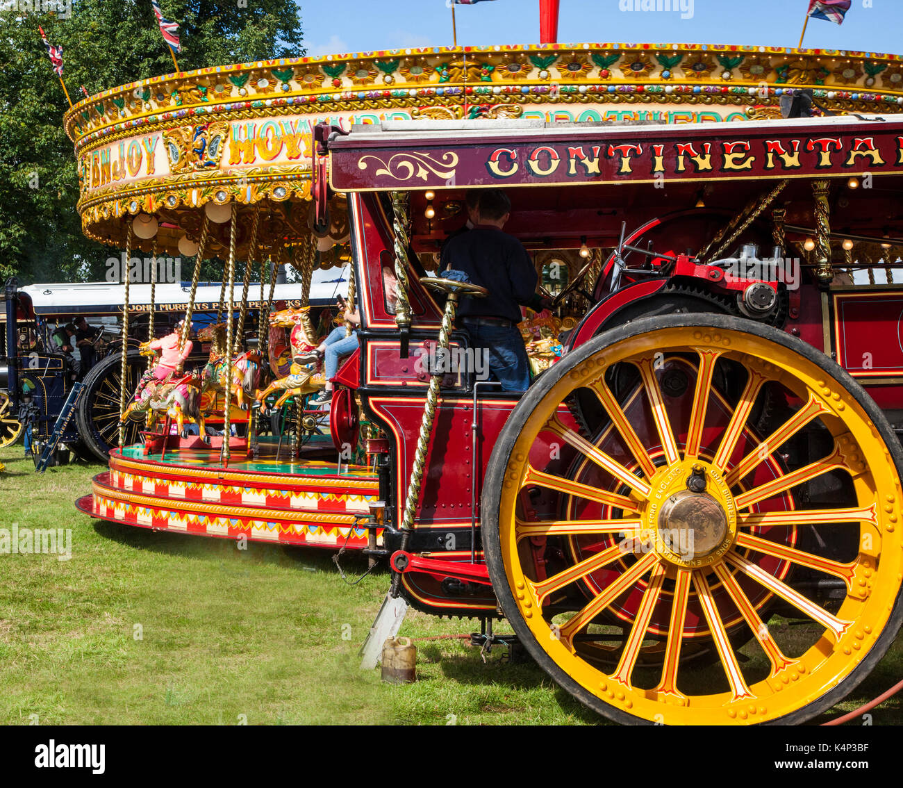 Vintage old time fête foraine et machine à vapeur rassemblement au parc Astle Chelford dans Cheshire Banque D'Images