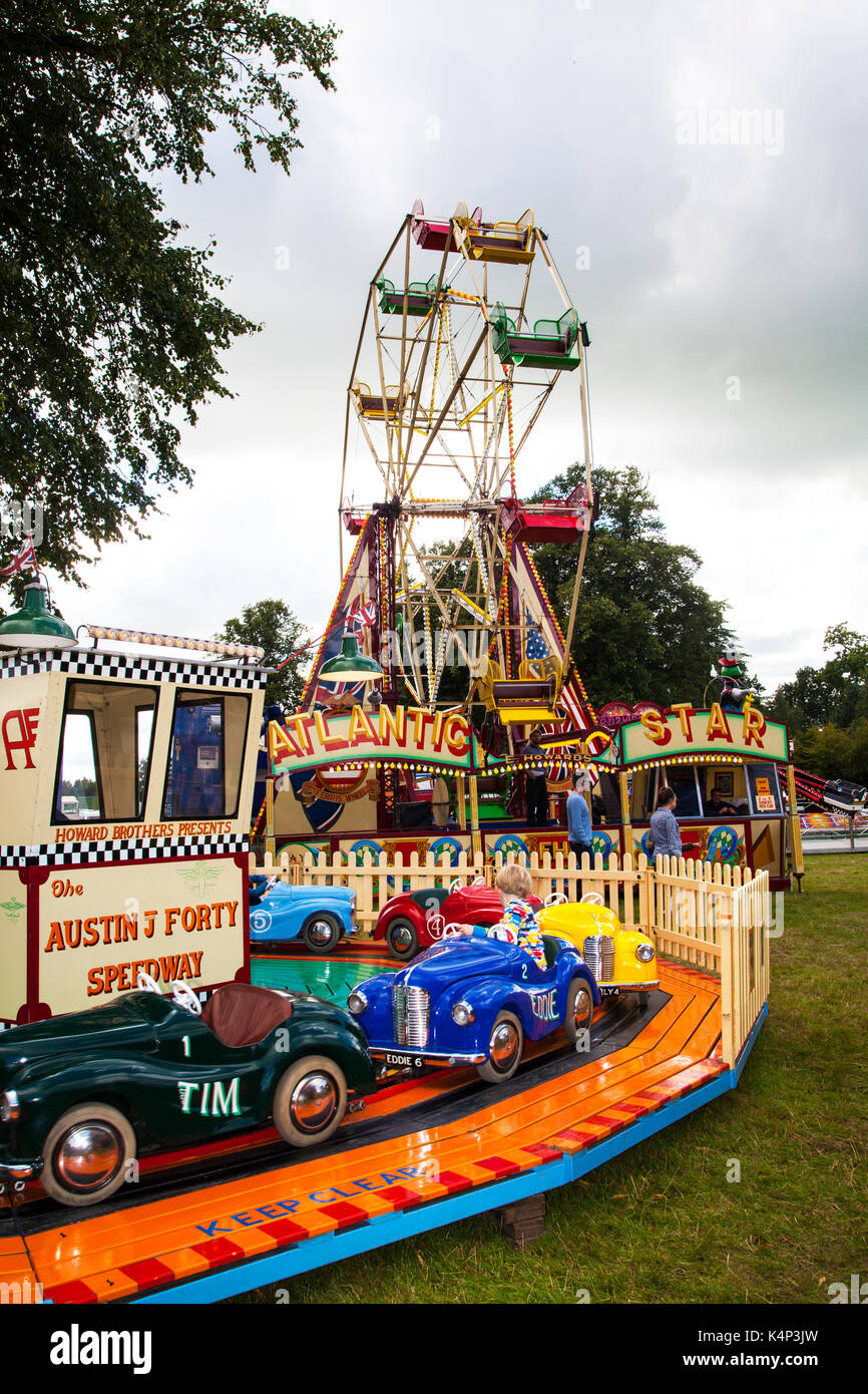 Vintage old time fête foraine et machine à vapeur rassemblement au parc Astle Chelford dans Cheshire Banque D'Images