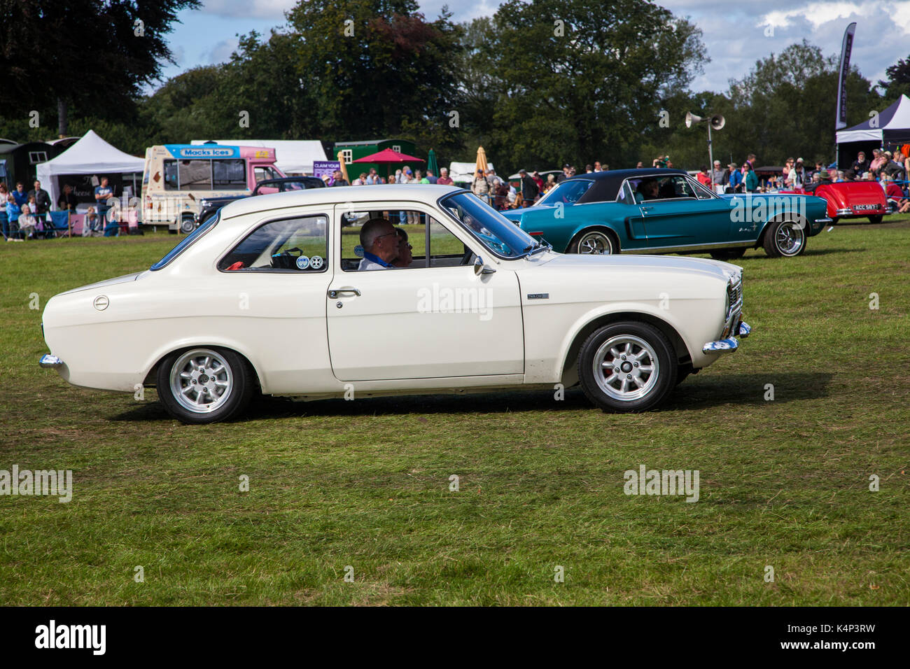 ford-escort-blanche-repere-1-sur-l-affic