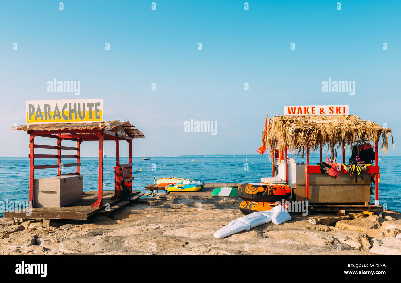 Deux refuges publicité eau extrême sports à juan les pins, Côte d'azur, france Banque D'Images
