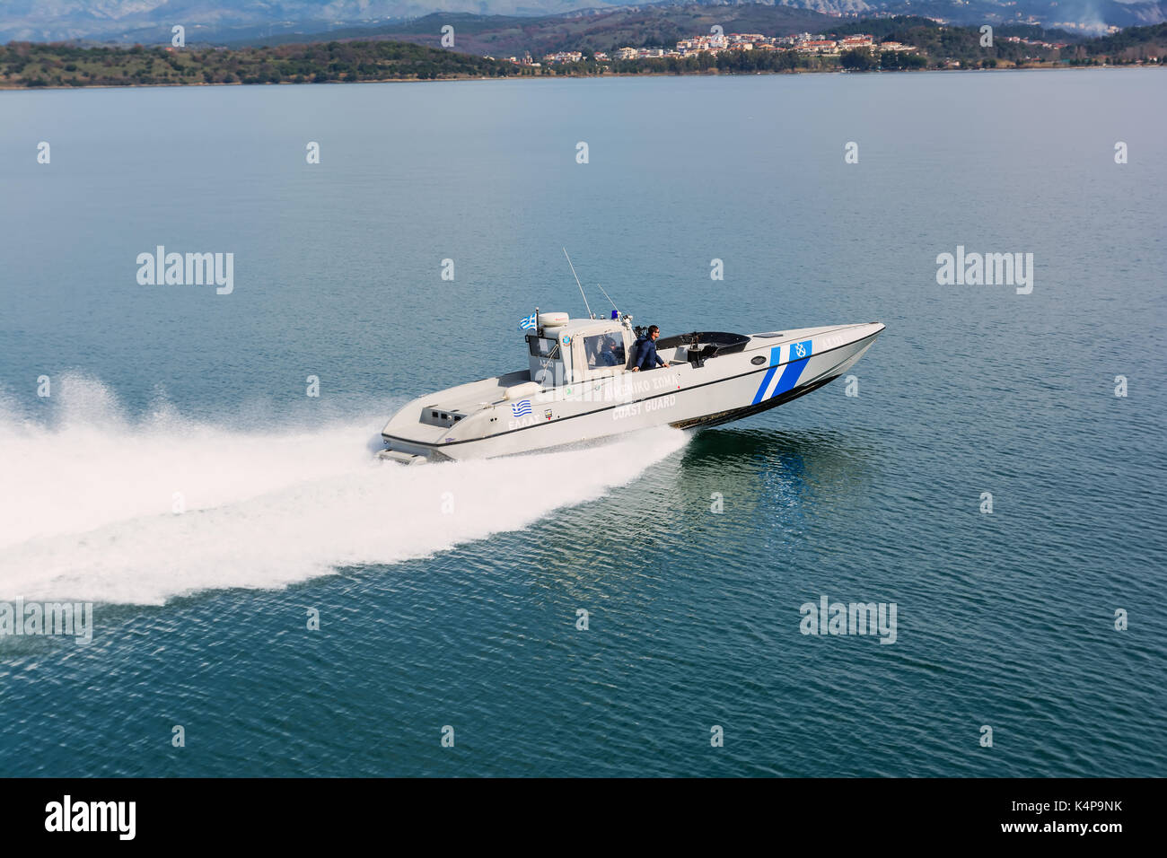 Igoumenitsa, Grèce - mars 3, 2017 : un navire garde-côtes grecs en patrouille près de port d''Igoumenitsa. Banque D'Images