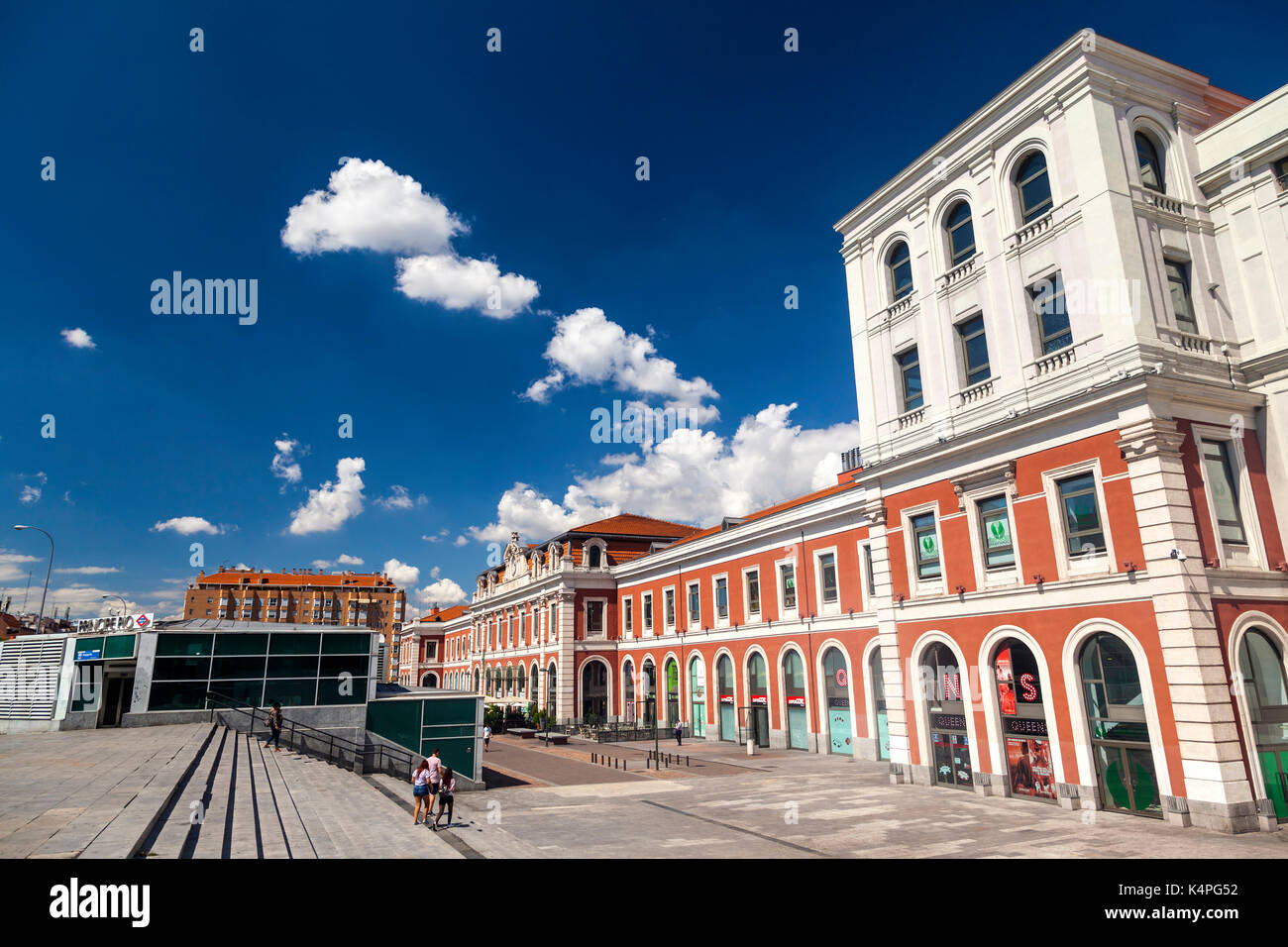 La gare et la station de métro de principe Pio, à Madrid, Espagne. Banque D'Images