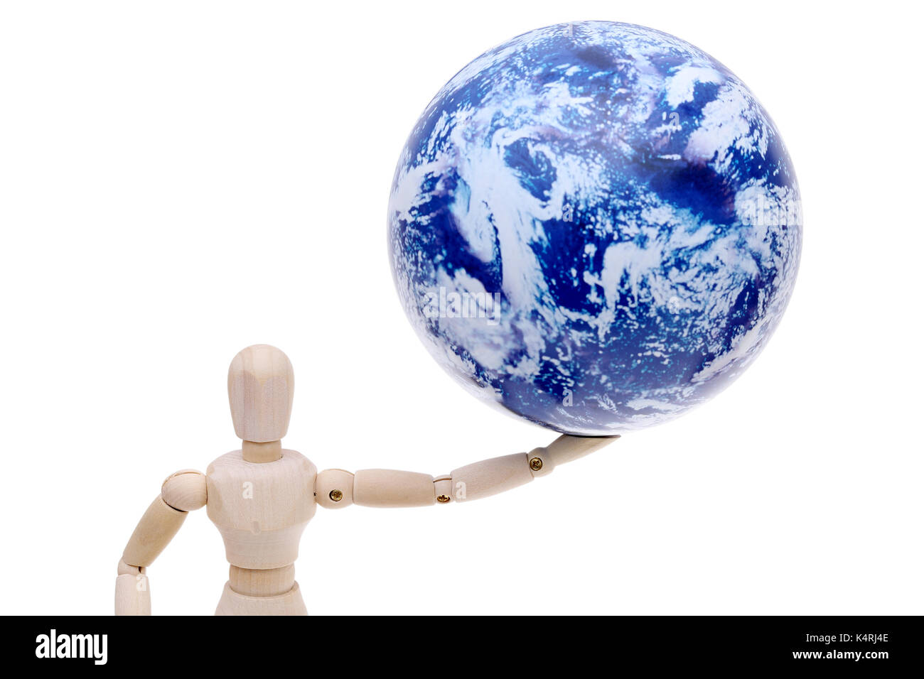 Maquette en bois mort avec globe sur la tête isolé sur fond blanc, eco concept Banque D'Images