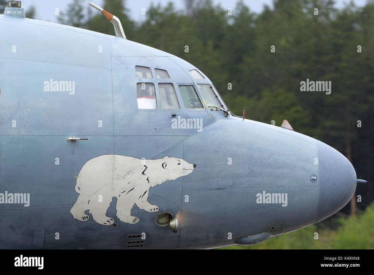 Koubinka, dans la région de Moscou, Russie - 18 mai 2015 : Ilyushin Il-38 (09) rouge de marine russe à koubinka air force base. Banque D'Images