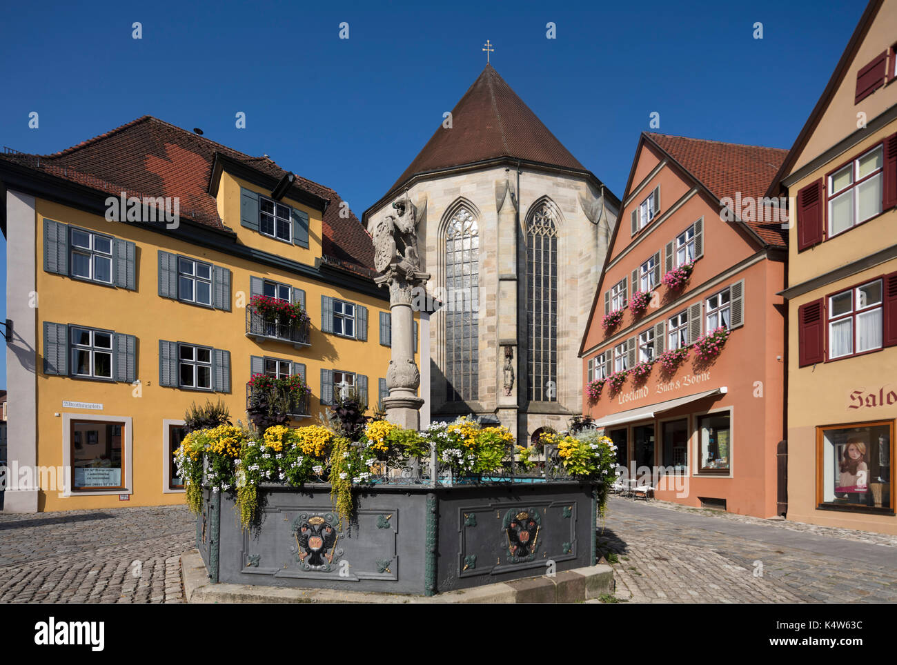 La Cathédrale St George église gothique et les bâtiments de la ville, Dinkelsbühl, Bavière, Allemagne Banque D'Images