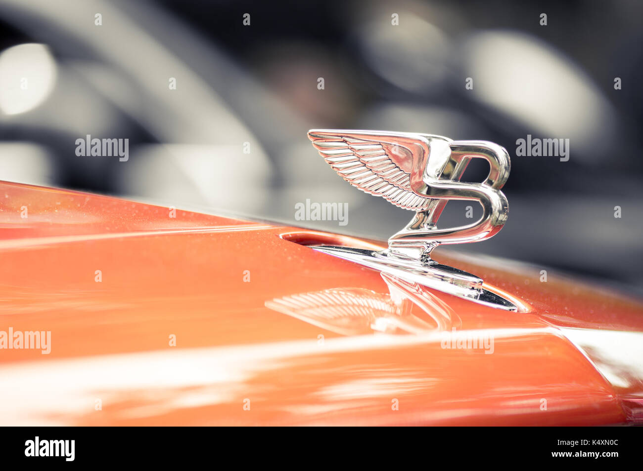 Wroclaw, Pologne - août 19th, 2017 : hood ornament vintage sur une voiture Bentley Bentley Motors Limited. est un fabricant et distributeur britannique de luxe Banque D'Images