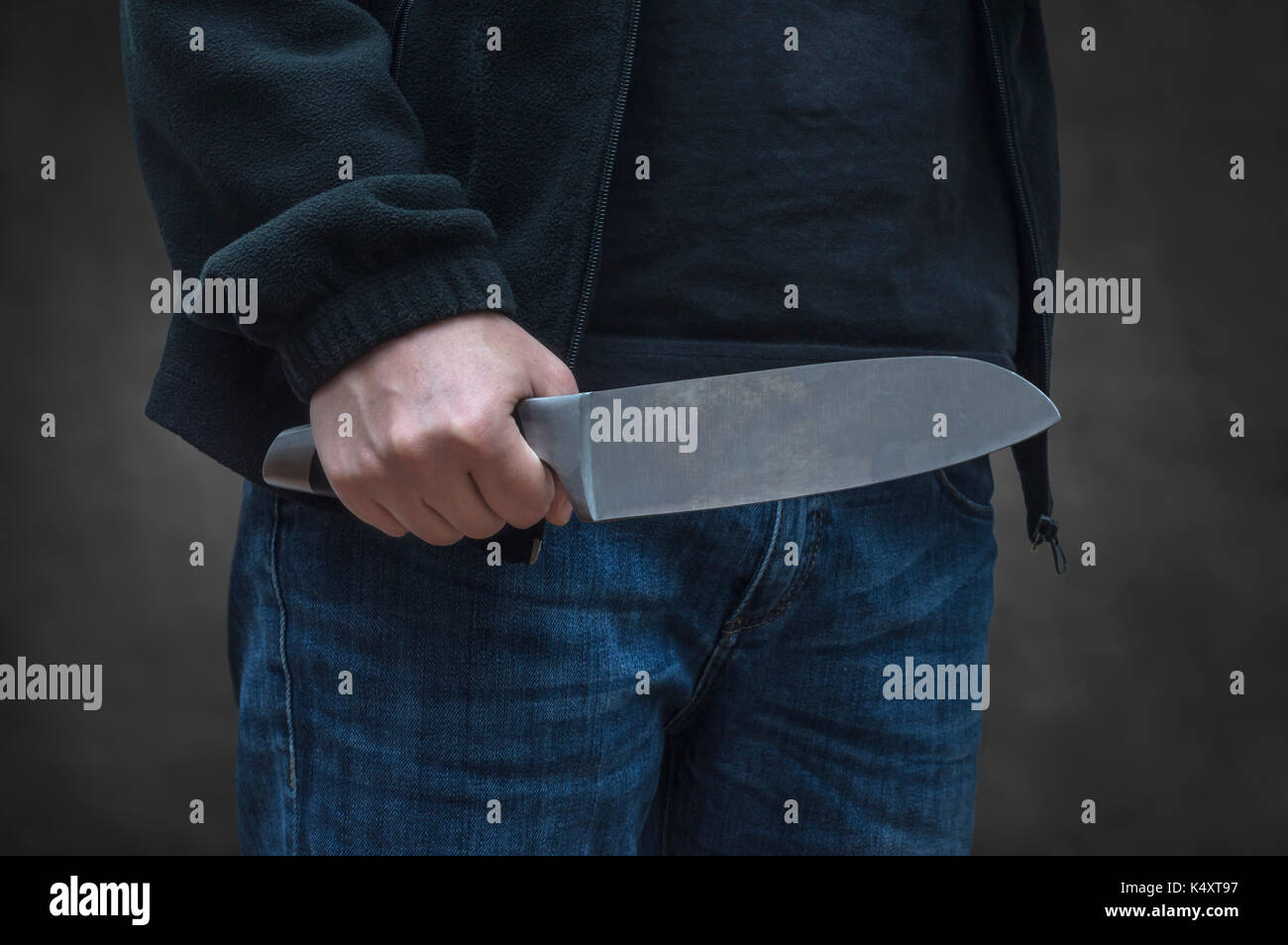 La main avec un couteau. concept de crime, la violence et le terrorisme. Banque D'Images