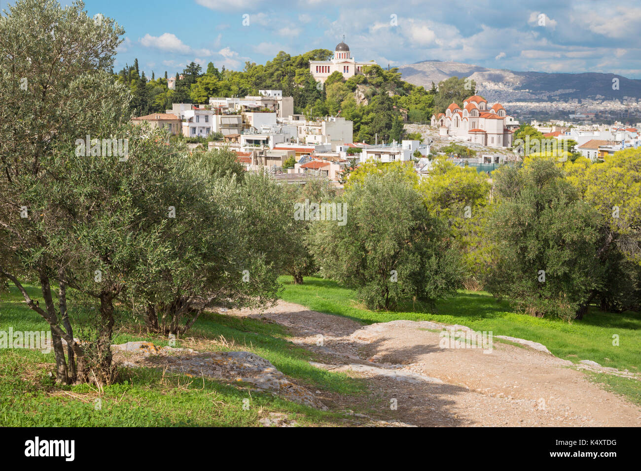 Athènes - Outlook à partir de la aréopage Hill à l'église d'agia marina. Banque D'Images