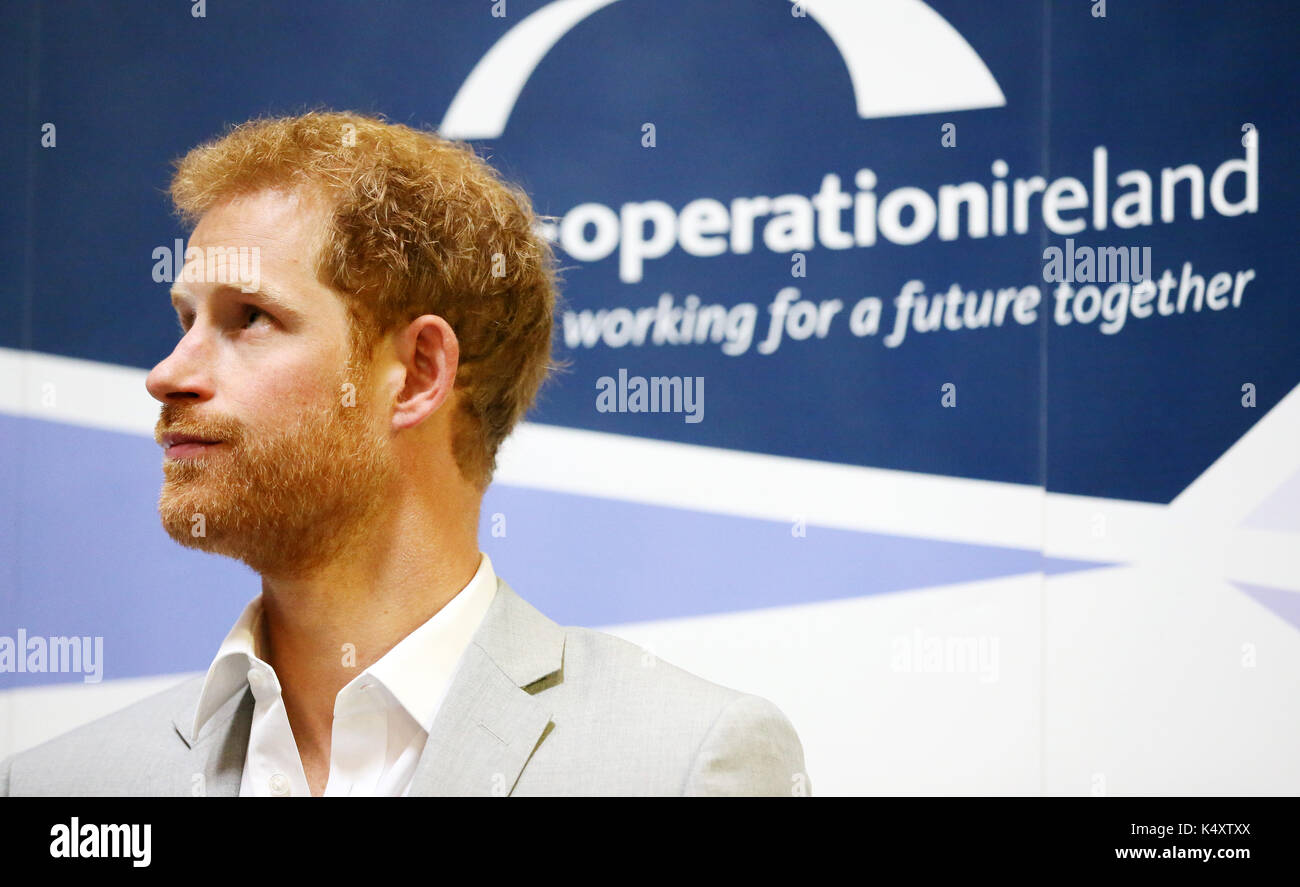 Le prince Harry rencontre un éventail de choix des organisations de jeunesse sur le mac à Belfast lors d'une visite à l'Irlande du Nord. Banque D'Images