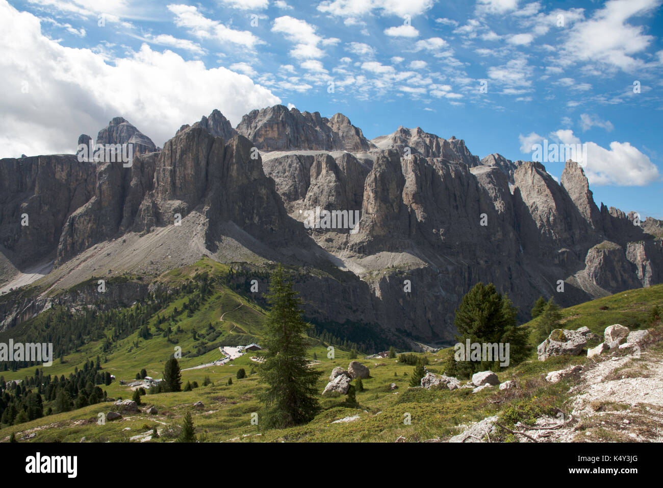 La Sella gruppe ou Gruppo del Sella une vue de près du Passo Gardena la limite de la Val Gardena et les dolomites Selva Alta Badia italie Banque D'Images