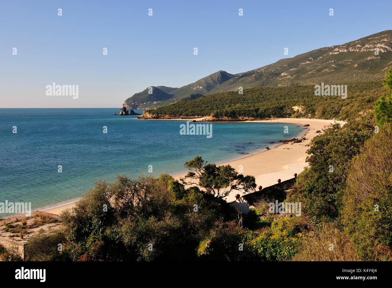 Plage de Galapos dans le parc naturel d'Arrabida. Setubal, Portugal Banque D'Images