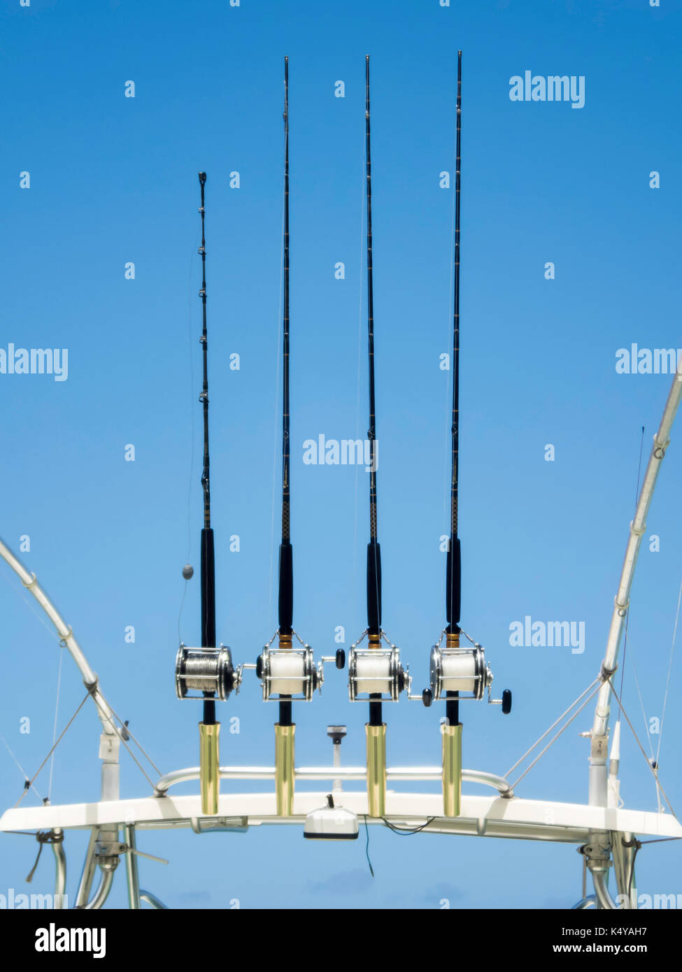 L'équipement de pêche en haute mer sur le dessus d'un bateau Banque D'Images