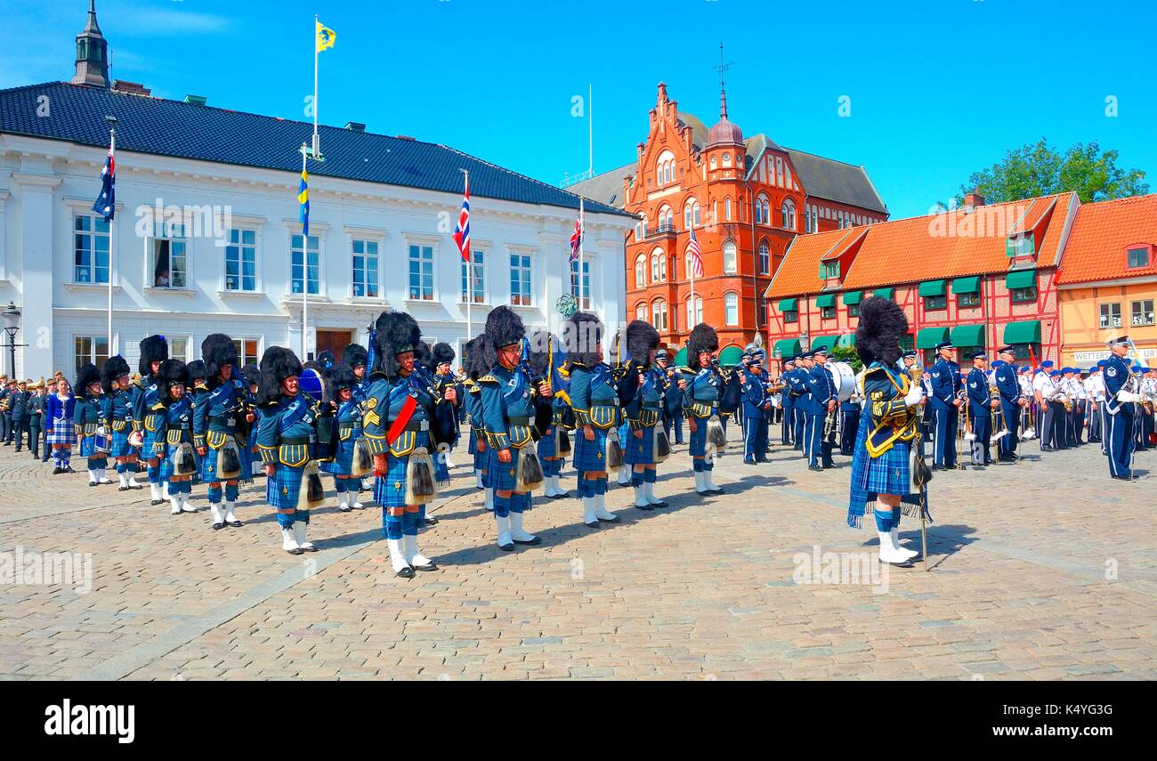 Royal Air force l'Ecosse centrale Pipes and Drums, ouverture d'Ystad International Military Tattoo sur la place, Ystad, scania Banque D'Images
