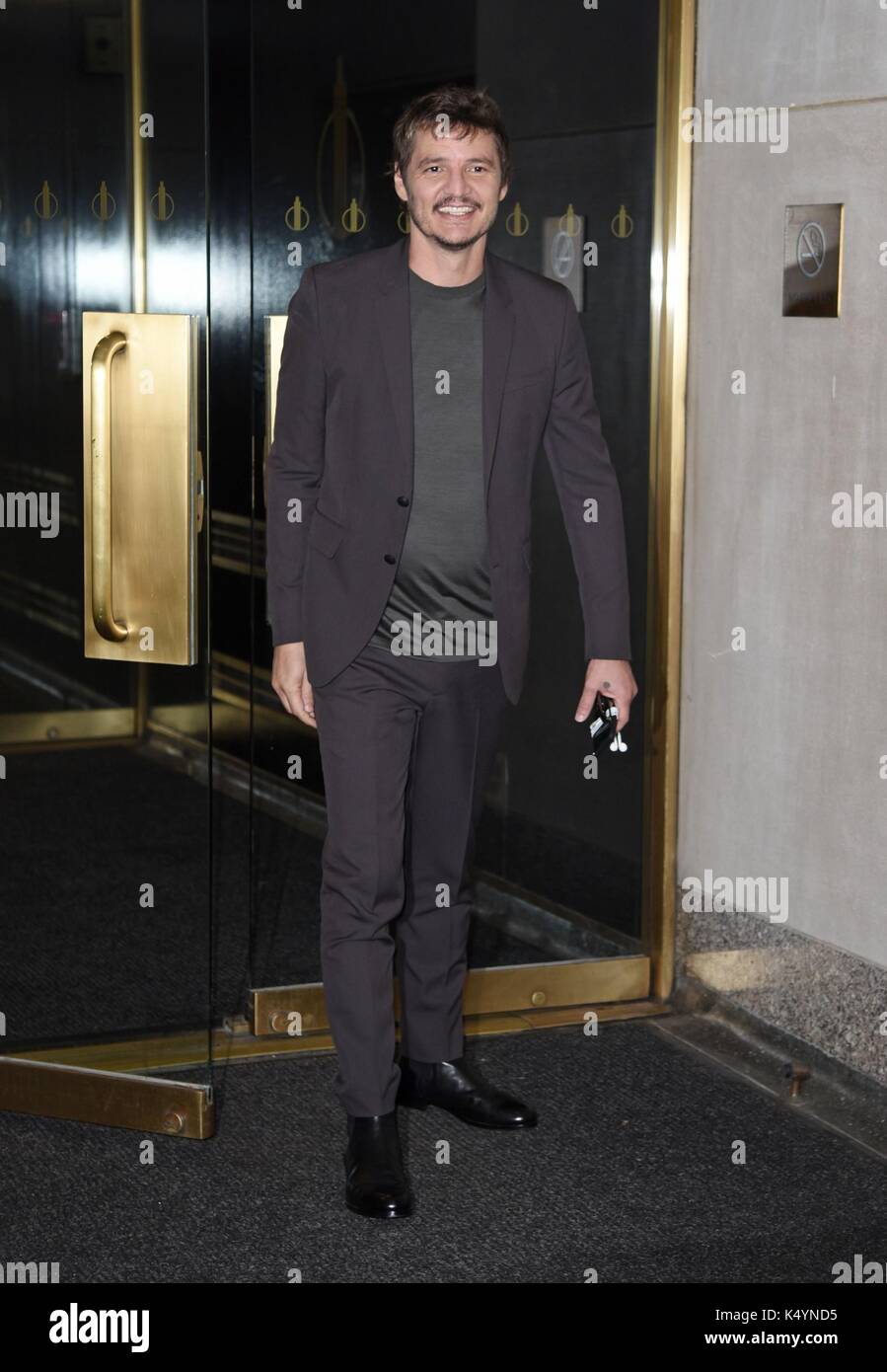 New York, NY, USA. 30Th jun 2017. pedro pascal, sur la promotion et narcos kingsmen dehors et environ pour la célébrité candids - Thu, New York, NY Le 7 septembre 2017. crédit : Derek storm/everett collection/Alamy live news Banque D'Images