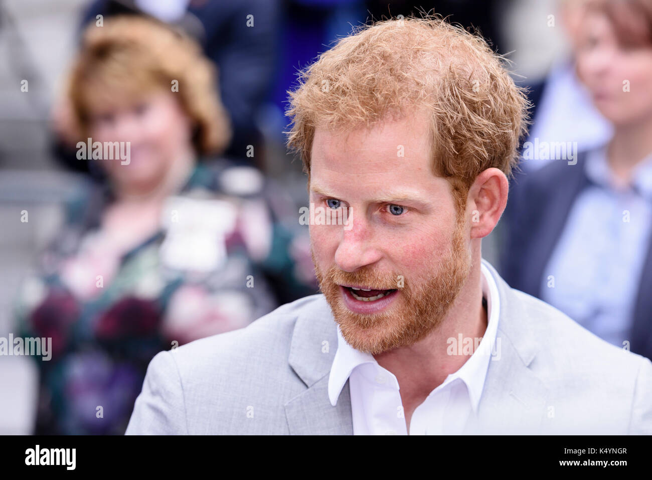 Belfast, Irlande du Nord. 07/09/2017 - le prince Harry à la rencontre du public au cours de foule à Belfast pour sa première visite en Irlande du Nord. Banque D'Images
