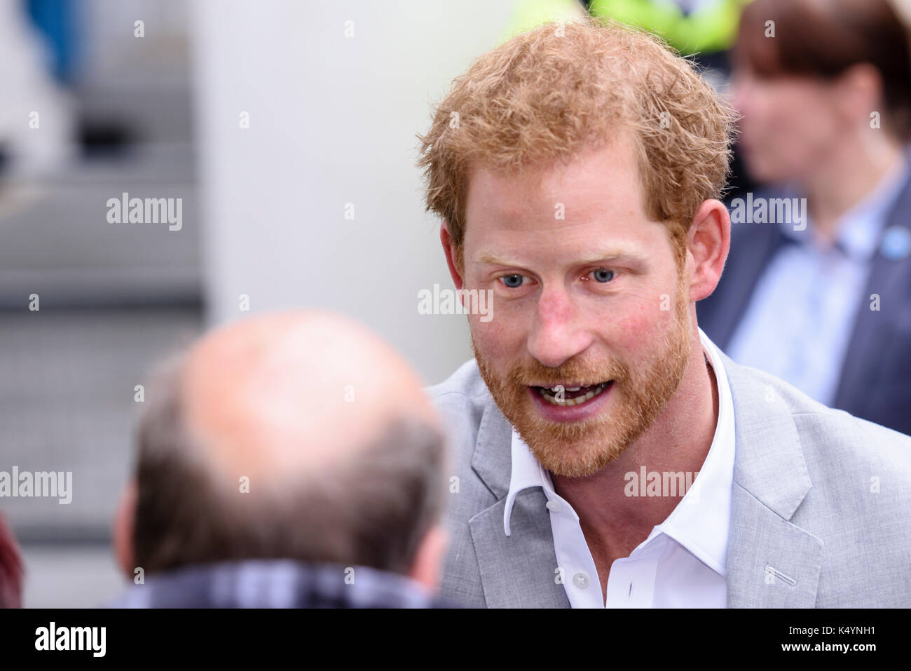Belfast, Irlande du Nord. 07/09/2017 - le prince Harry à la rencontre du public au cours de foule à Belfast pour sa première visite en Irlande du Nord. Banque D'Images