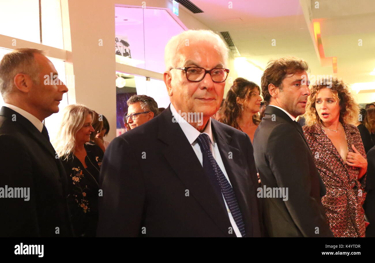 ITALIE, Venise: Paolo Baratta, Président de la Biennale di Venezia, assiste à la première du film 'il colore nascosto delle cose' lors du 74e Festival International du film de Venise au Lido de Venise le 7 septembre 2017. Banque D'Images