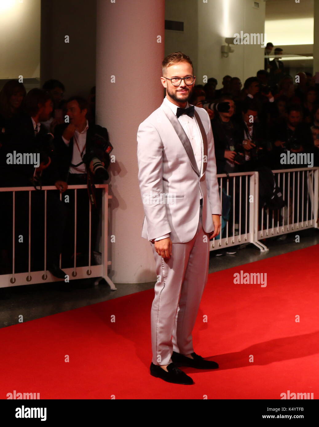 ITALIE, Venise: Paolo Stella assiste à la première du film 'il colore nascosto delle cose' lors du 74e Festival International du film de Venise au Lido de Venise le 7 septembre 2017. Banque D'Images